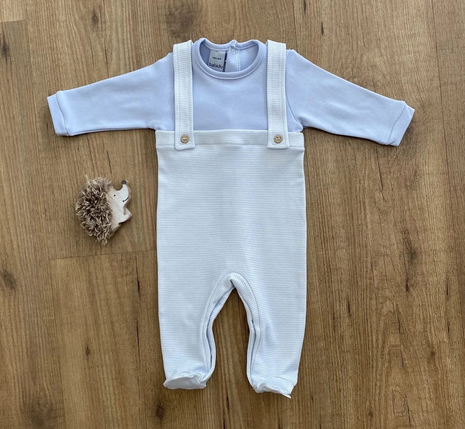100 x 100 cotton romper or pajamas in two colors.