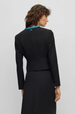 Chaquetilla slim fit en tejido elástico