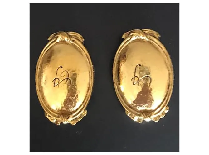 Charles Jourdan Oval Dorado 