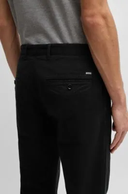 Chinos regular fit en tejido de gabardina de algodón elástico