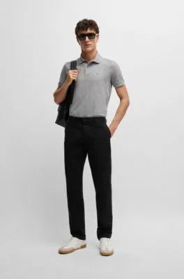 Chinos regular fit en tejido de gabardina de algodón elástico