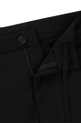 Chinos slim fit de tejido multielástico de planchado fácil