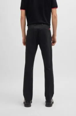 Chinos slim fit en tejido de gabardina de algodón elástico