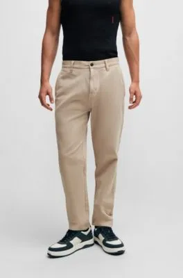 Chinos tapered fit en tejido de gabardina de algodón
