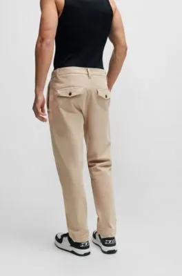 Chinos tapered fit en tejido de gabardina de algodón