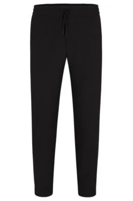 Chinos tapered fit en tejido multielástico de planchado fácil