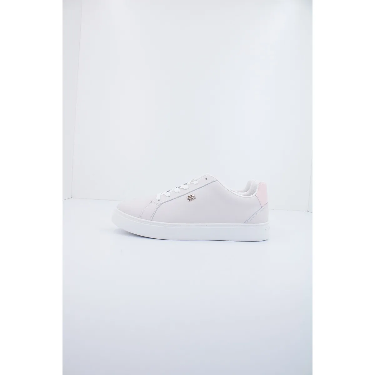 ESSENTIAL COURT SNEAKER