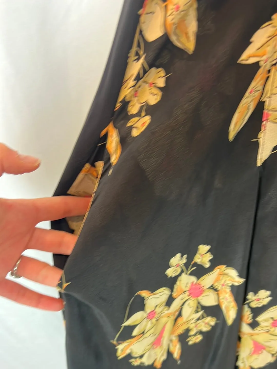 OTRAS. Vestido midi seda estampado. T S