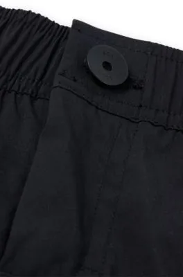 Pantalón de chándal para niños en tejido elástico con logo tonal