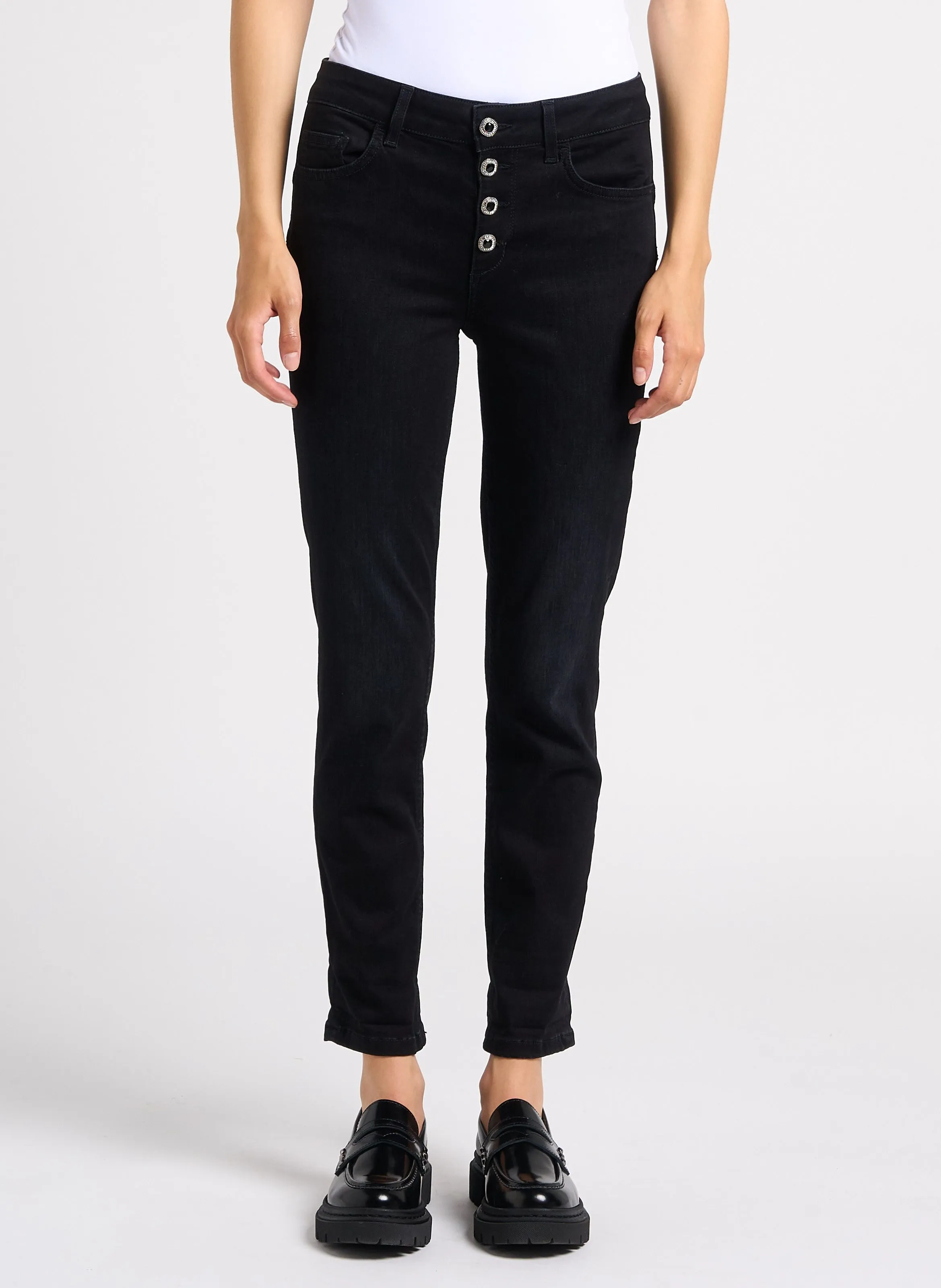 Pantalón corto de mezclilla de talle alto en negro