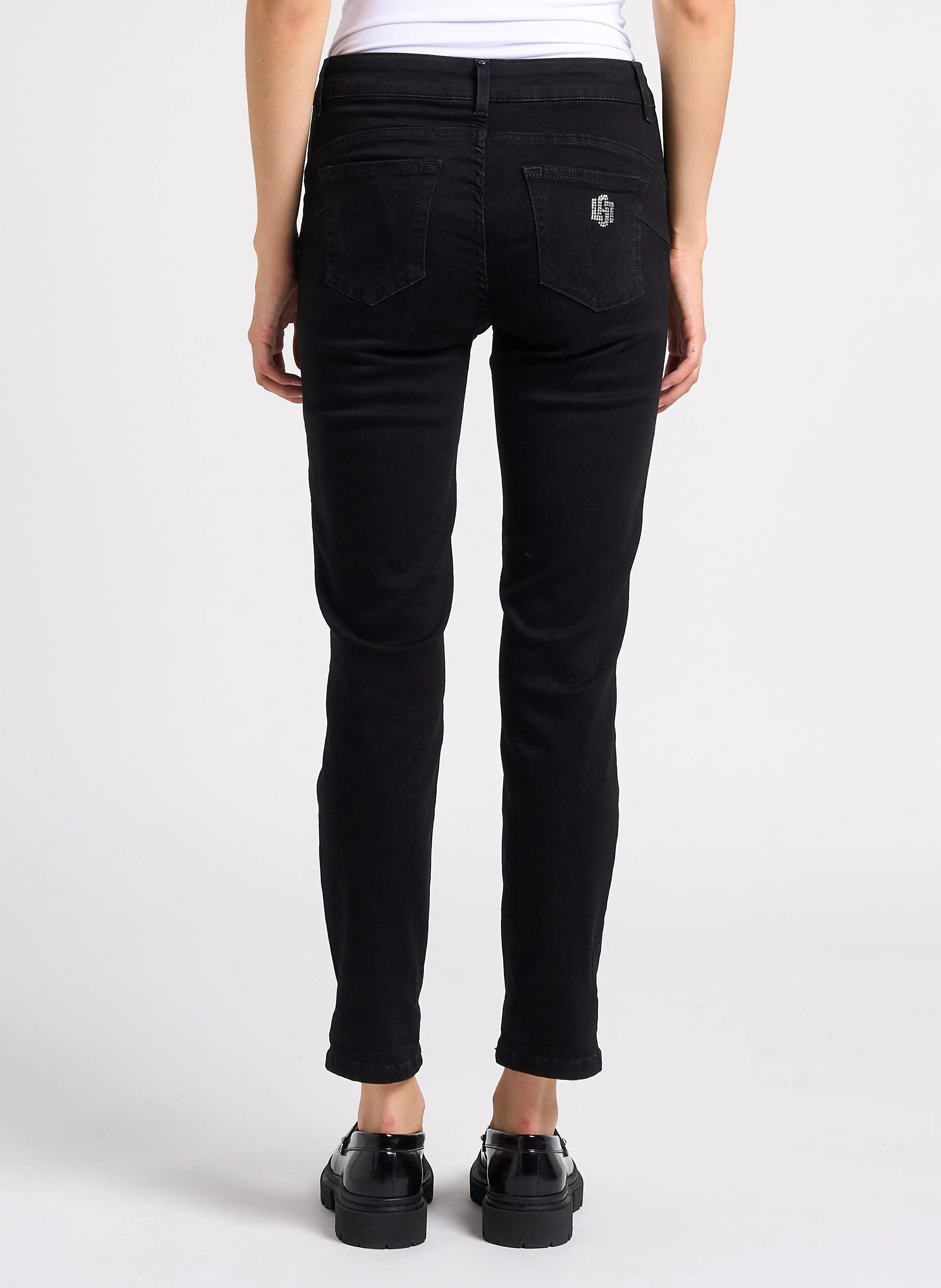 Pantalón corto de mezclilla de talle alto en negro