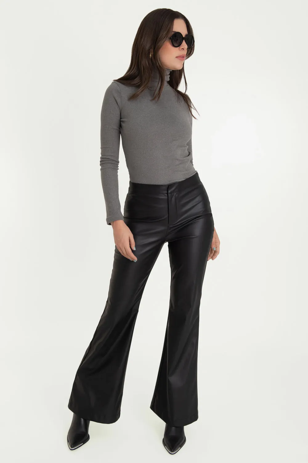 Pantalón de efecto piel fit flare tiro alto