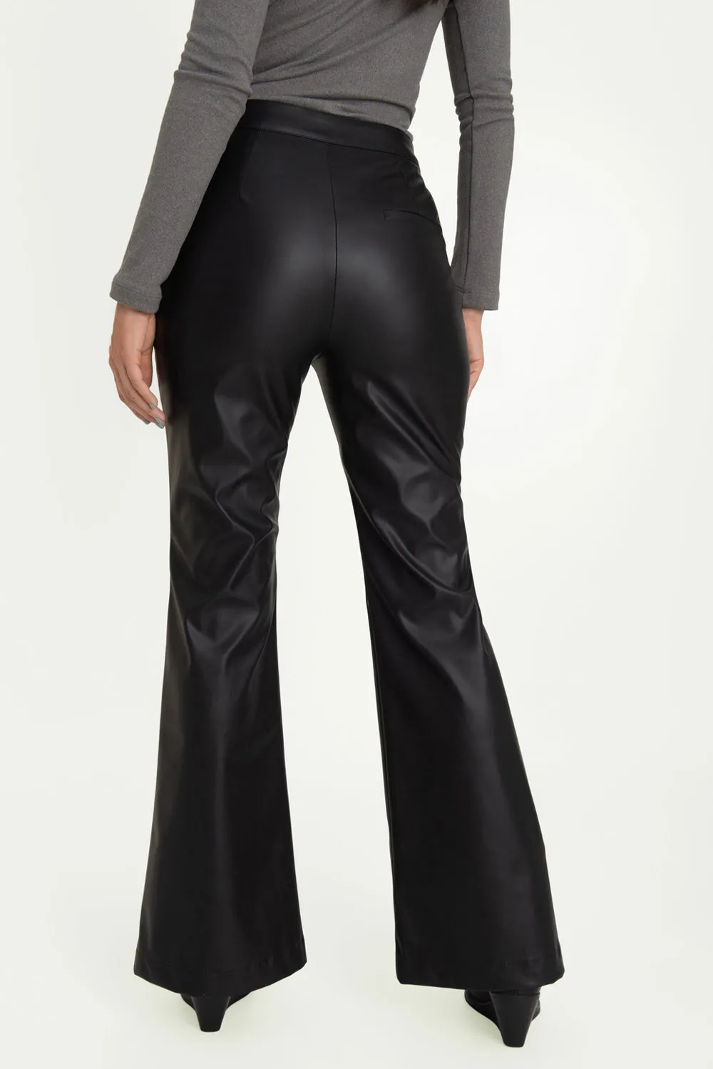 Pantalón de efecto piel fit flare tiro alto