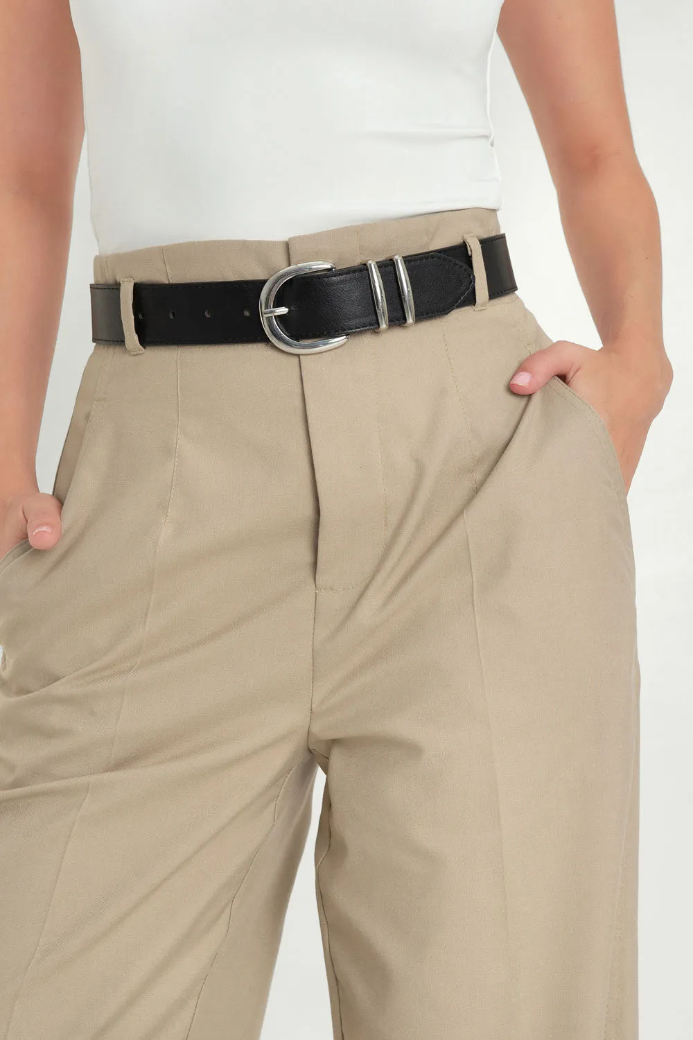Pantalón fit flare de tiro alto con pinzas