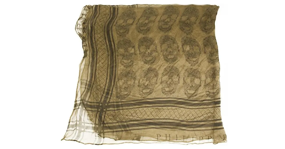 Pañuelo cuadrado grande de seda con estampado de calaveras y logotipos en beige de Philipp Plein 