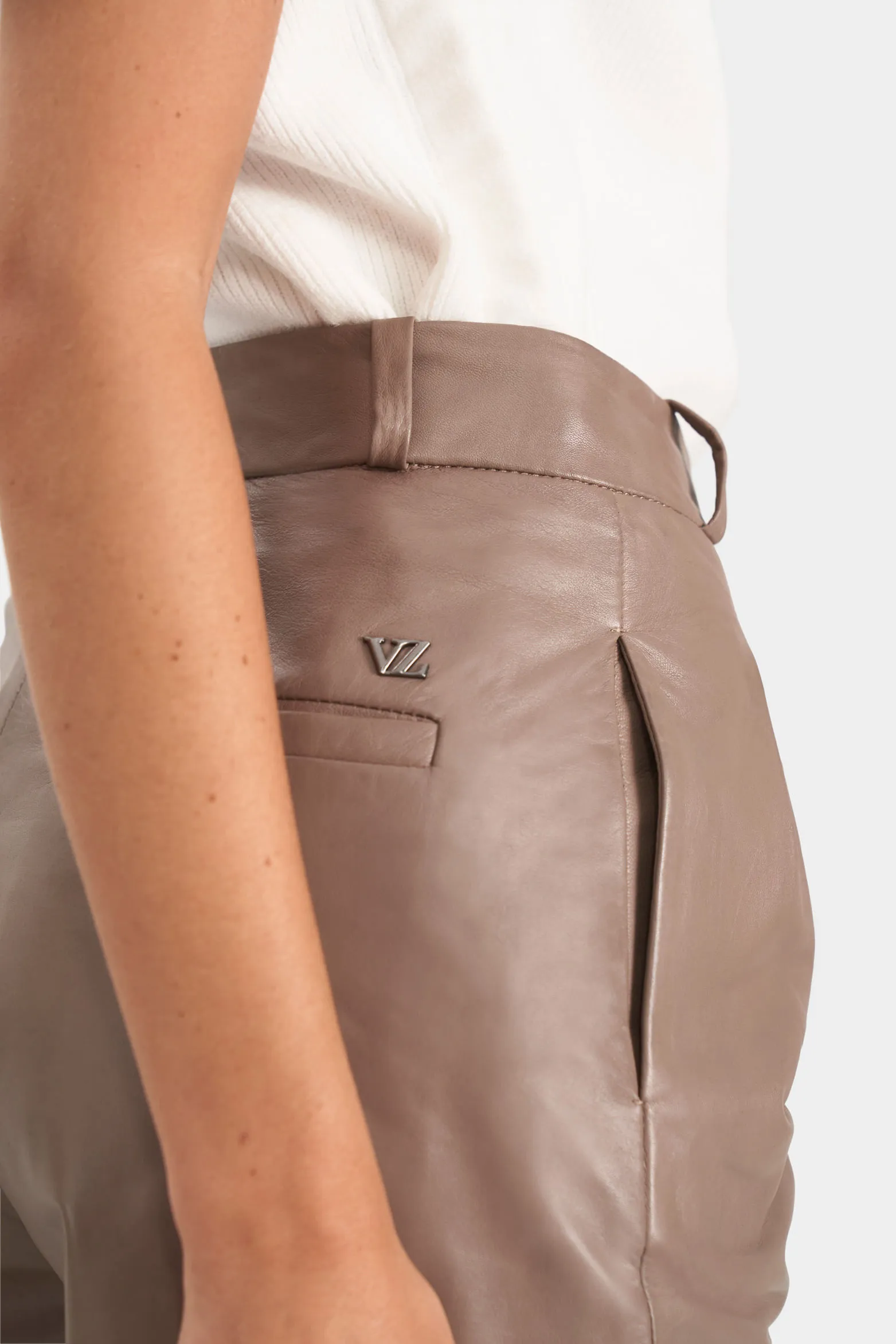 Short Sahara en cuero para mujer tipo cargo