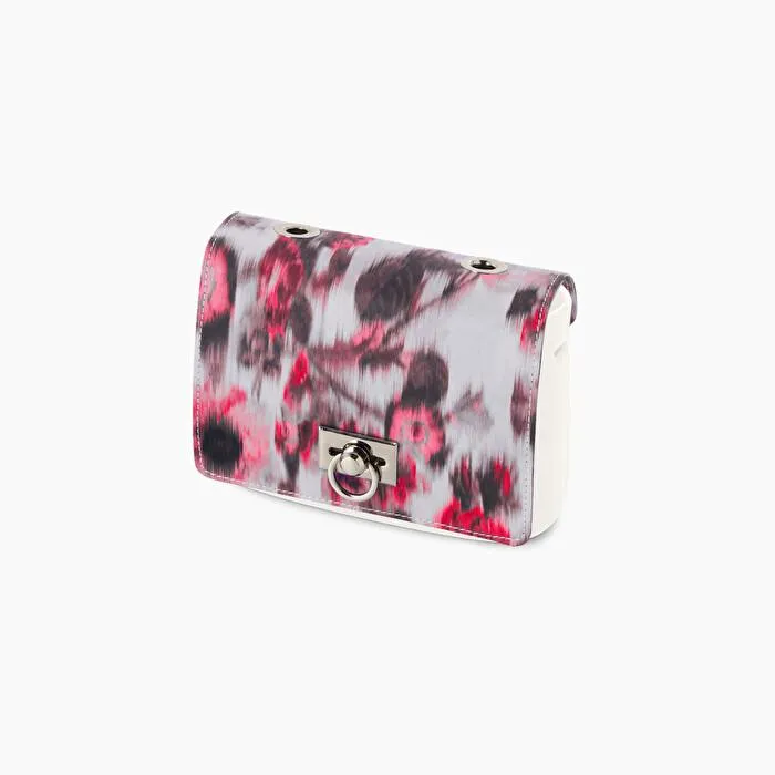 Solapa con seguro y ojales tejido crepe de chine O pocket