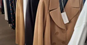 Stock de ropa de diseñador muy simple