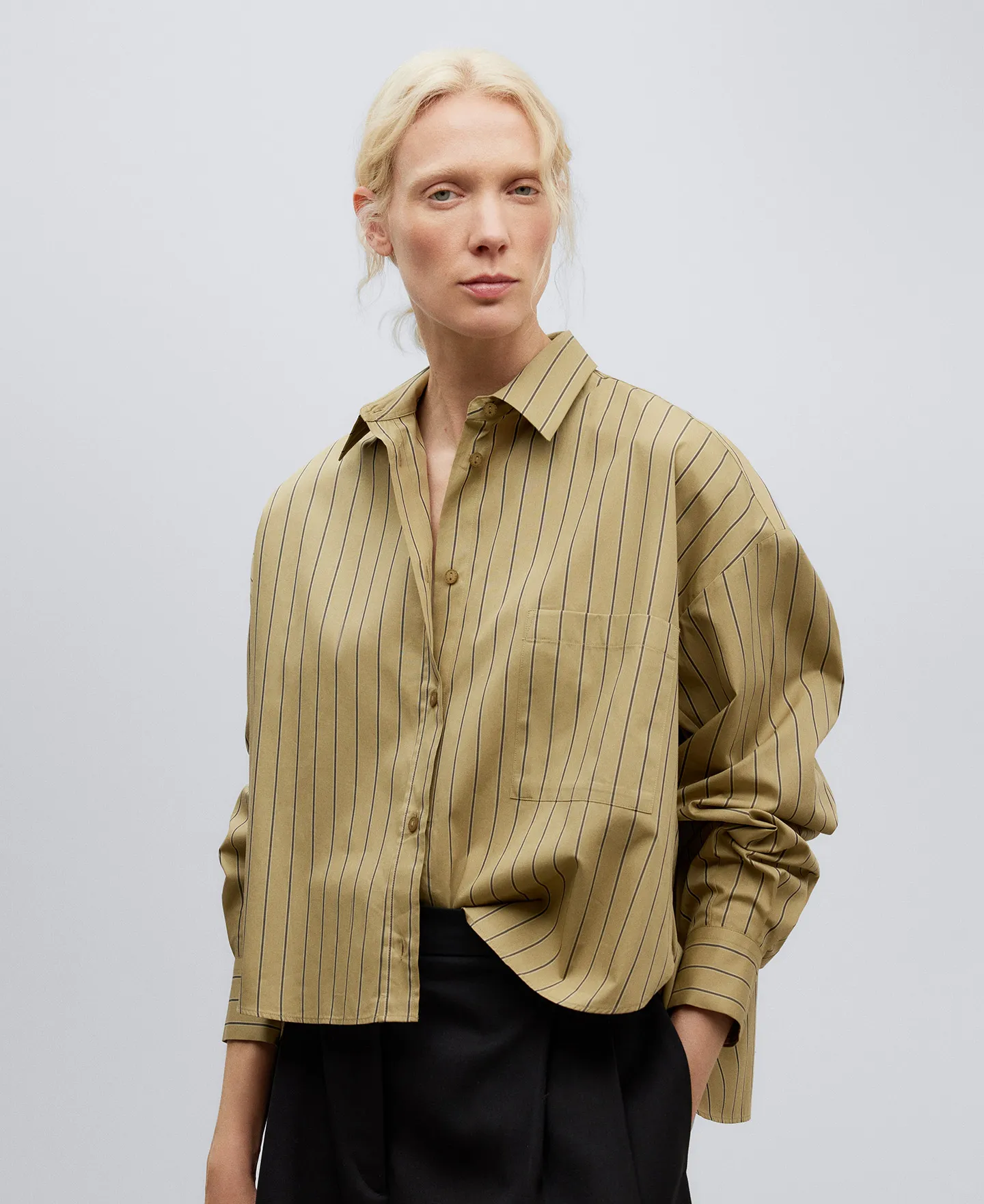 Striped short shirt woman