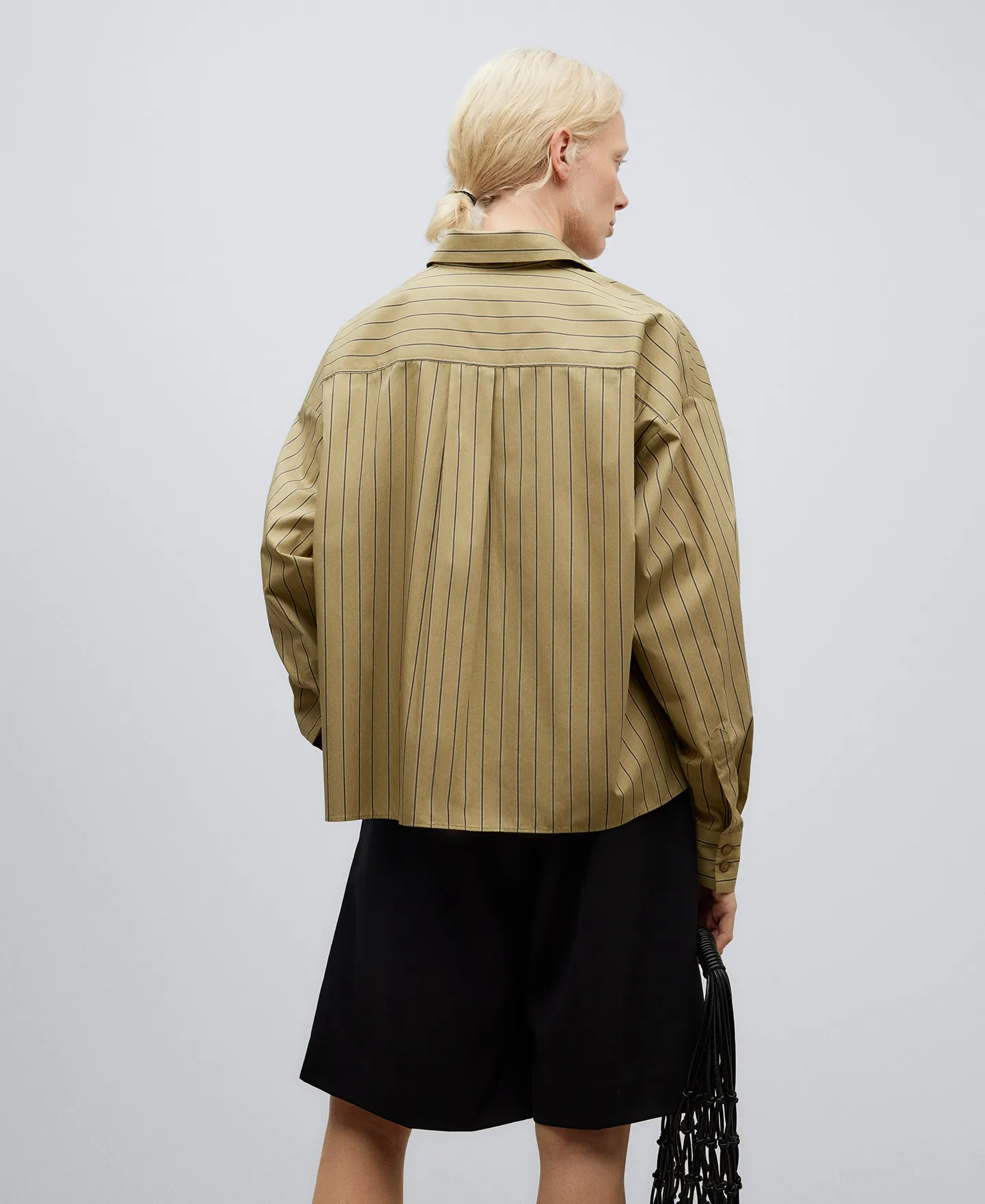 Striped short shirt woman