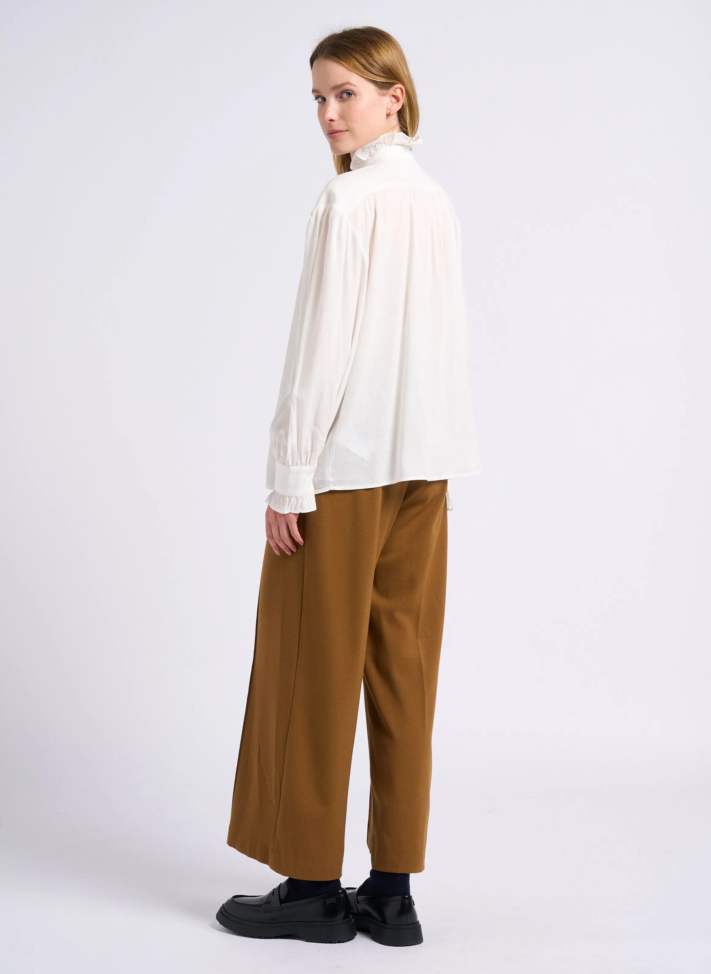 SUNCOO JERRY  PANTALóN DE TALLE ALTO Y PIERNA ANCHA EN MARRON