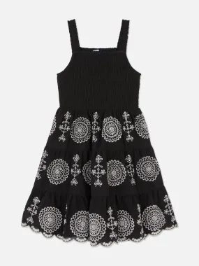 Vestido fruncido con bordado inglés