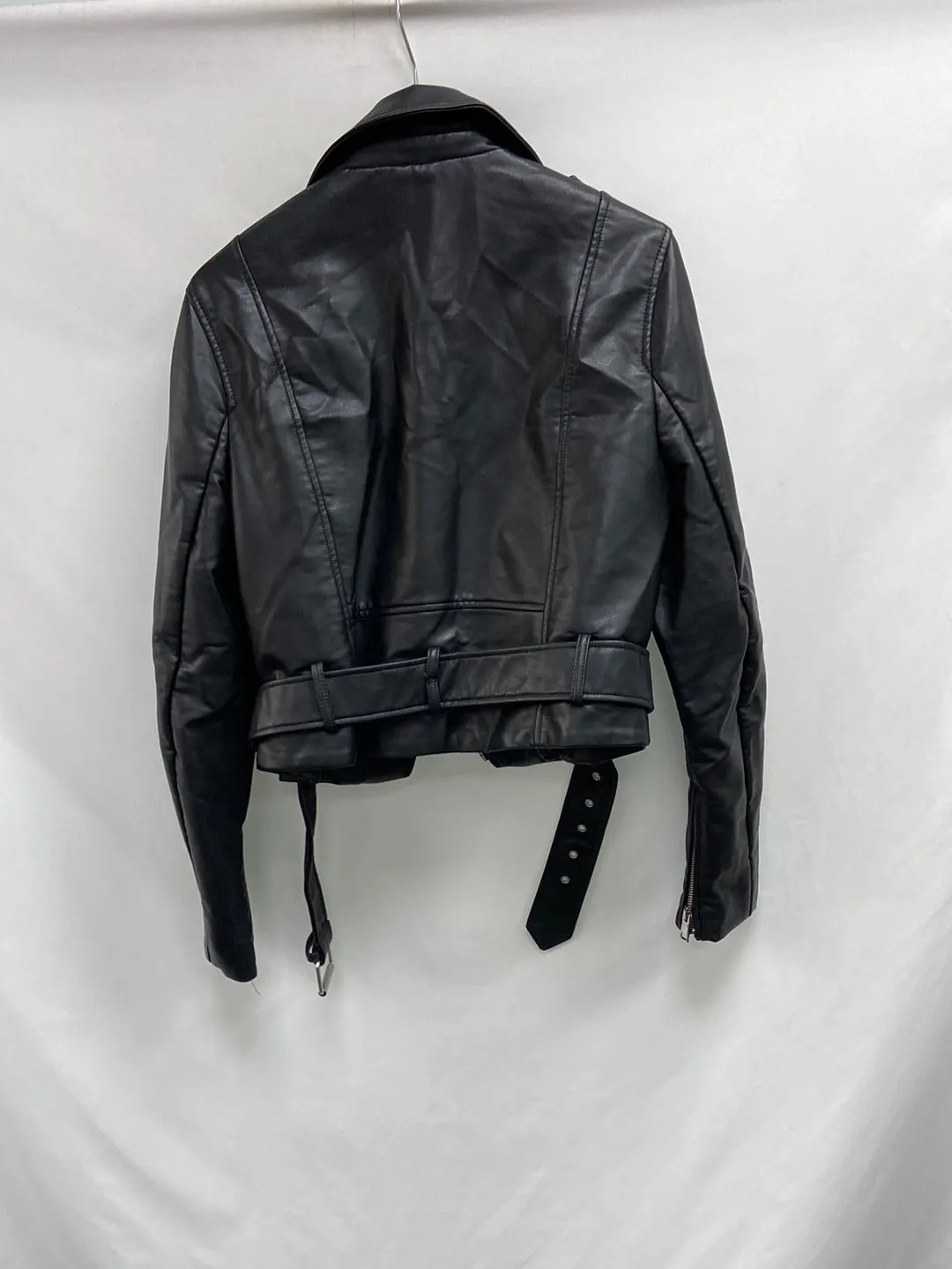 ZARA.Cazadora negra polipiel T.L