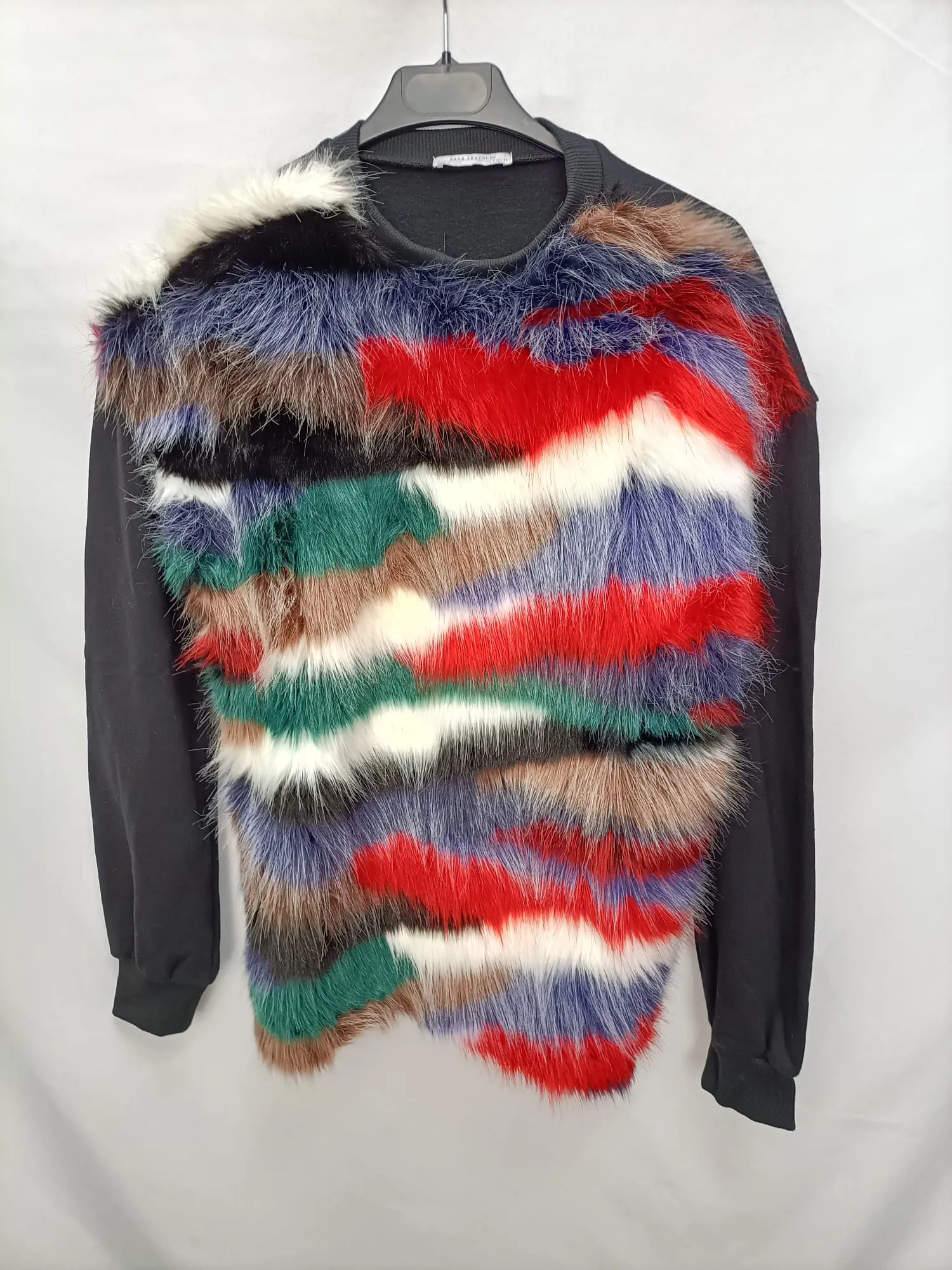 ZARA.Sudadera negra pelito T.s